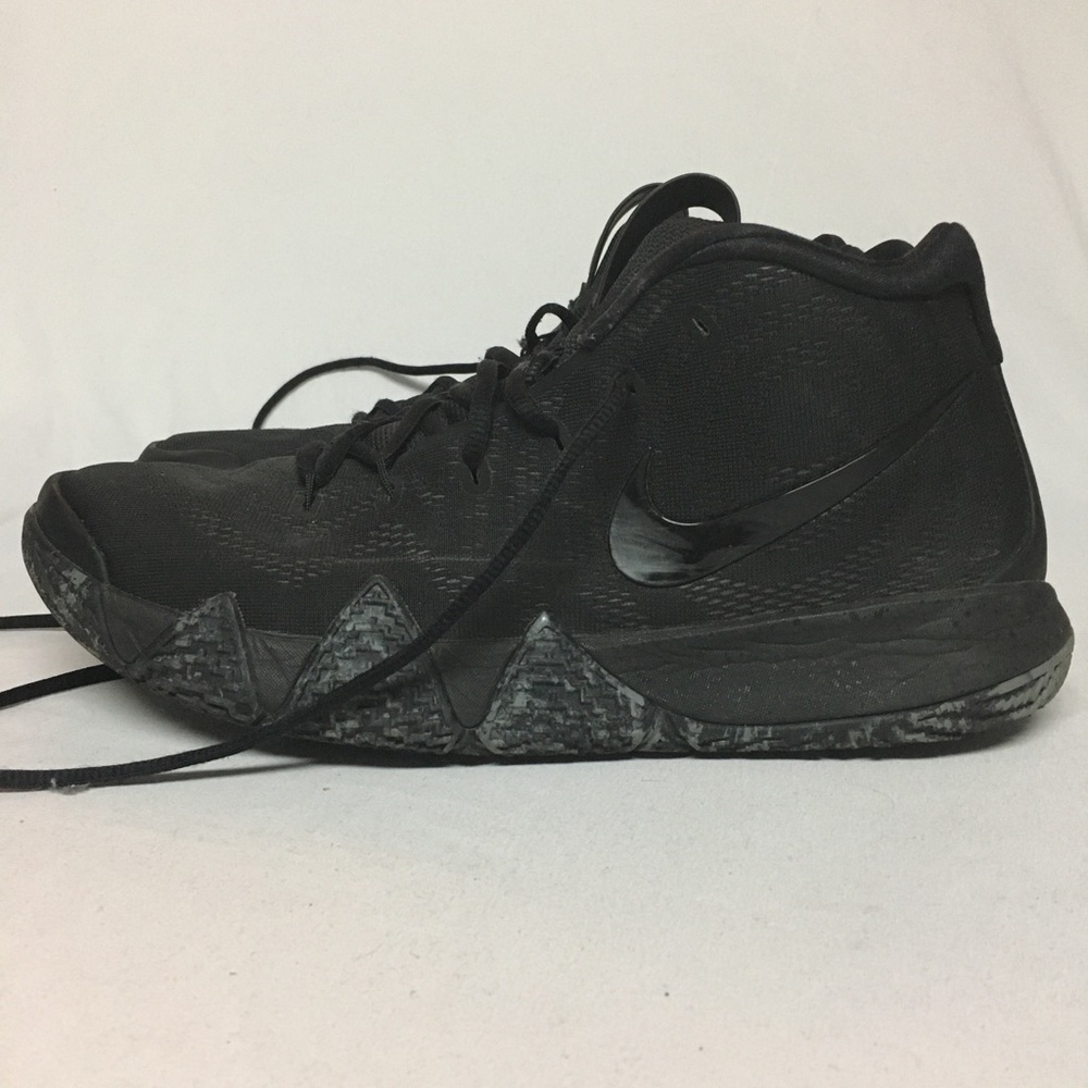 Nike Kyrie 4 Size 11.5 Mens USED WITH BOX